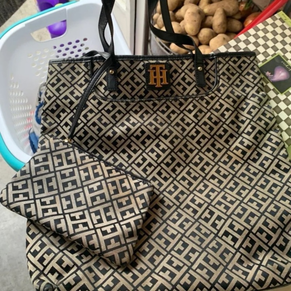 Tommy hillfiger purse